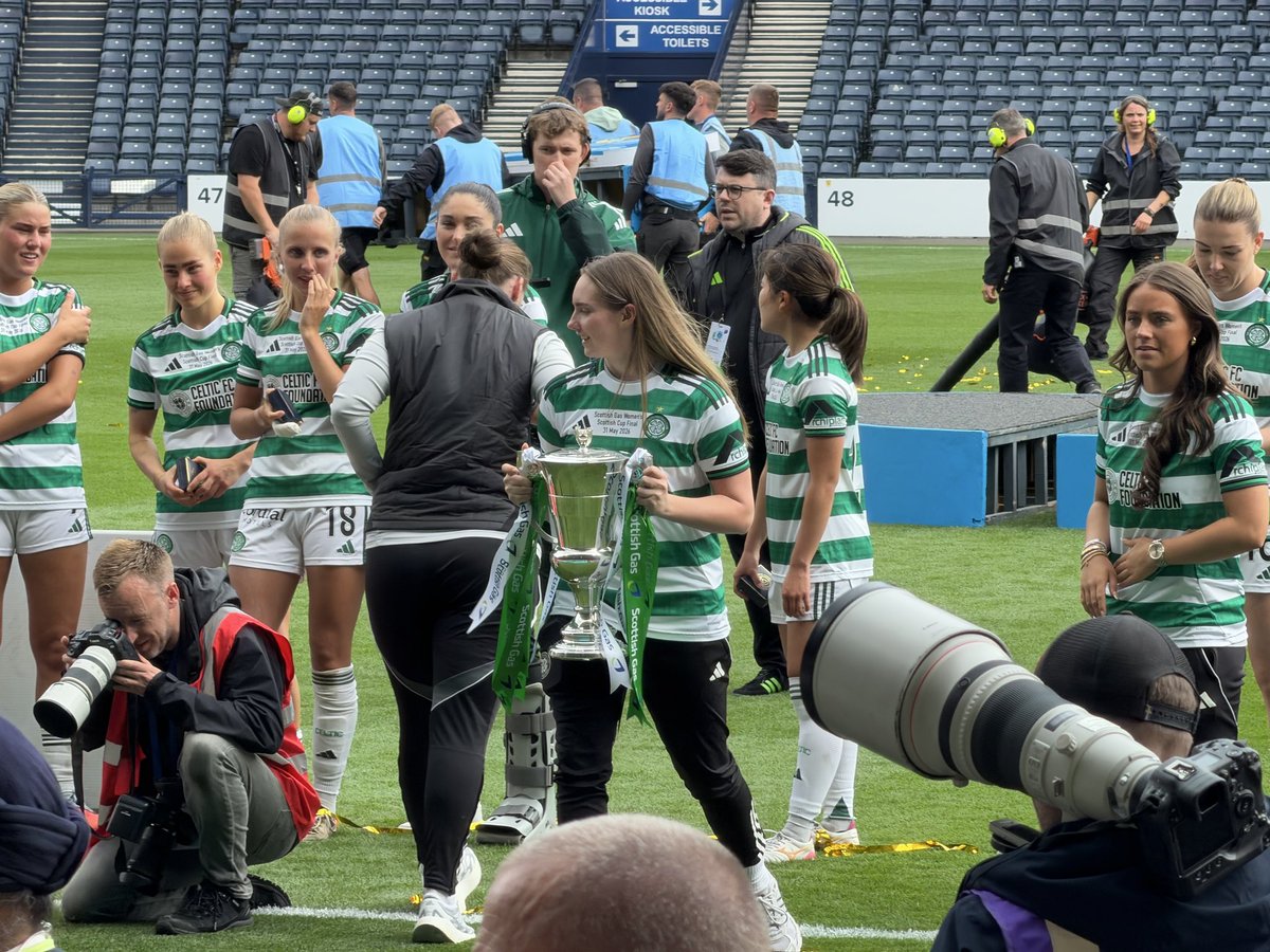 robbiesimon's tweet photo. Congratulations to @amyrichardson_5 and her team mates at @CelticFCWomen 💚
Super proud of you 💚🍀💚 https://t.co/OOdMEzUgRt