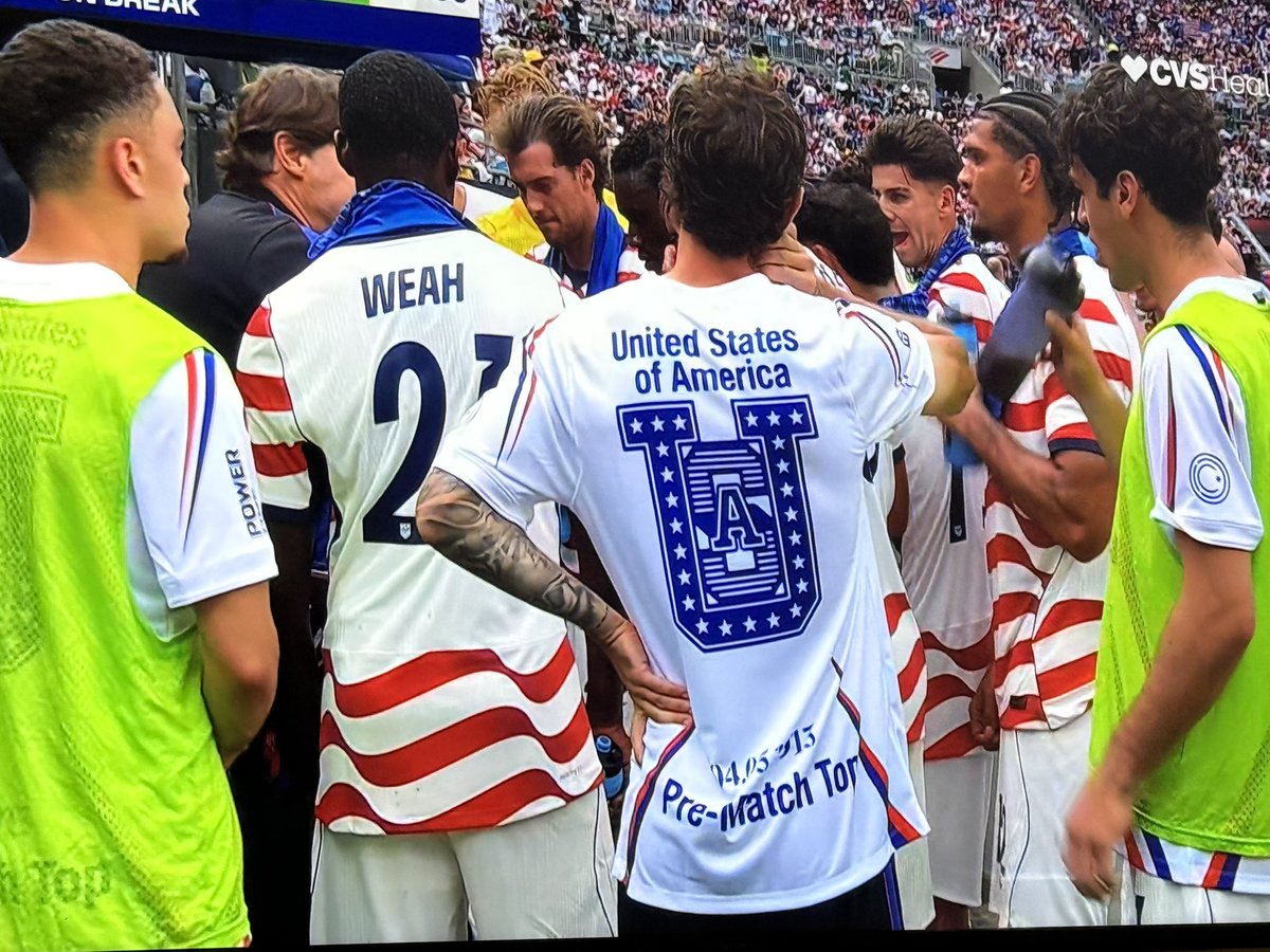 SethMan31's tweet photo. Not as cool. Bring back the laptop view. 

#USMNT https://t.co/Ru3vX4jeI0