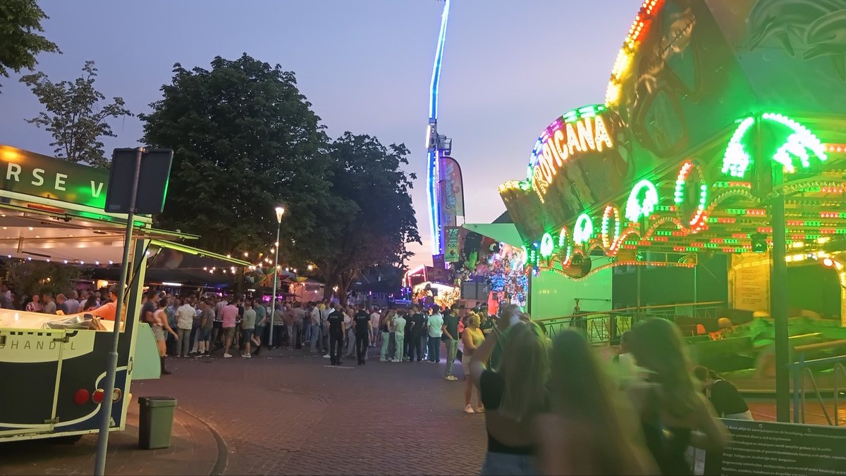 response_event's tweet photo. Gisteren zijn wij gestart op de kermis in Sevenum. En vandaag stonden wij op een markt in Utrecht. https://t.co/VjQH5Lz9yk