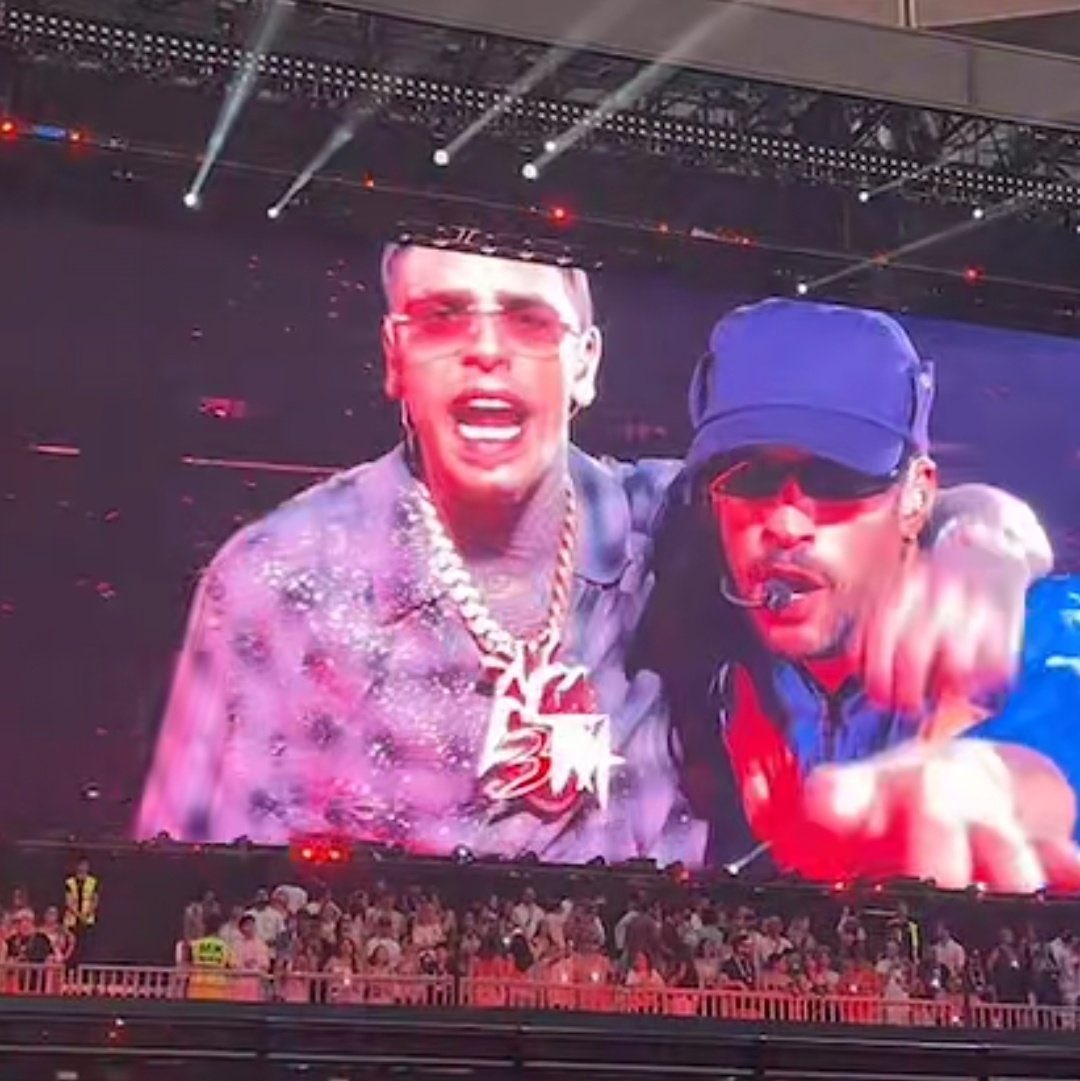 terrenoviral's tweet photo. Luar La L, el artista invitado de Bad Bunny en su segundo concierto en Madrid, anuncia un directo IRL con ZonaGemelos a las 23:59 en su canal de YouTube. https://t.co/6W7KgyaHVn