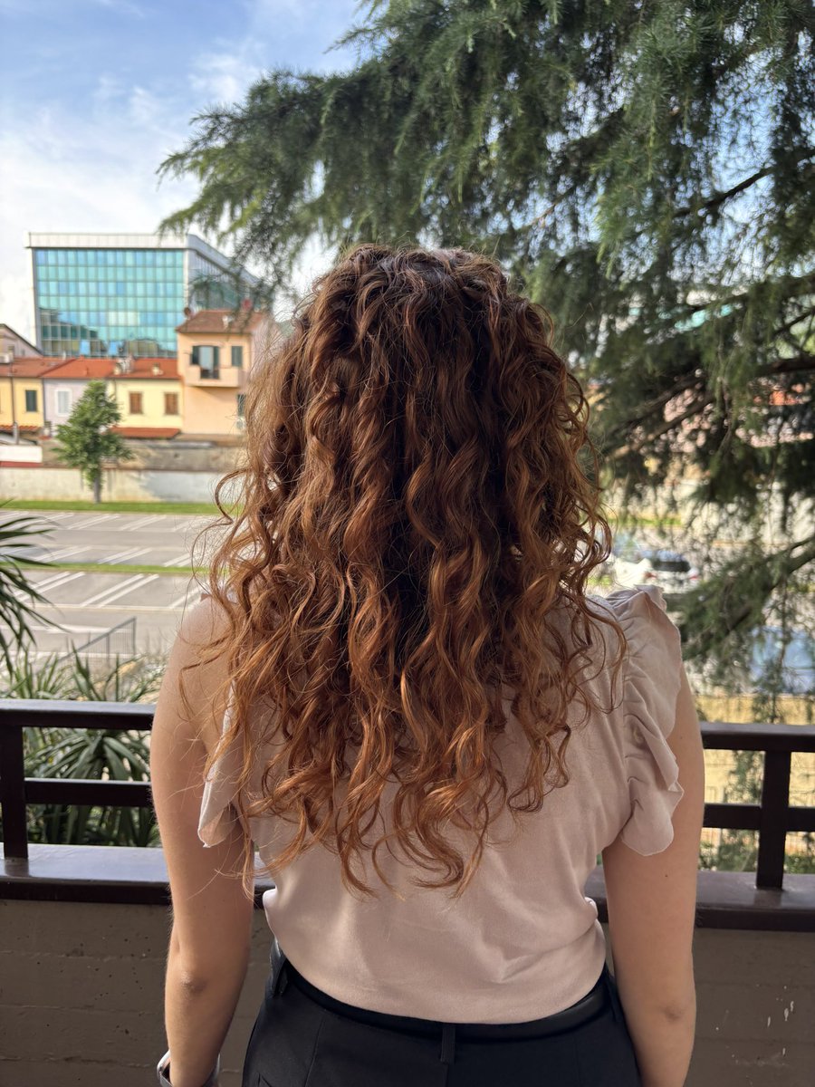 cleopheas's tweet photo. Mi sono tagliata i capelli dopo anni avendo trovato il coraggio, avevo ormai le punte lisce e i capelli erano rovinatissimi.. la parrucchiera che ho scelto però è stata brava e ha tagliato il giusto, quanto serviva, e vi dirò sono contenta (ma spero ricrescano in fretta😂) https://t.co/61Njvwlc4F