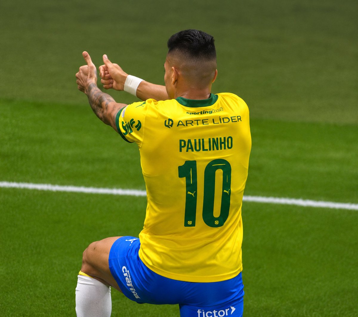 oficialmanualjr's tweet photo. Com polêmica ou não? 👀

- Allan deveria ter sido expulso logo no início do jogo?
- Houve falta de ataque no gol anulado da Chapecoense?
- Foi pênalti no lance seguinte envolvendo o Khellven?
- O árbitro marcou pênalti para a Chapecoense... e o Bolasie PERDEU! 

Vitória do Palmeiras e vantagem de 7 pts mantida!