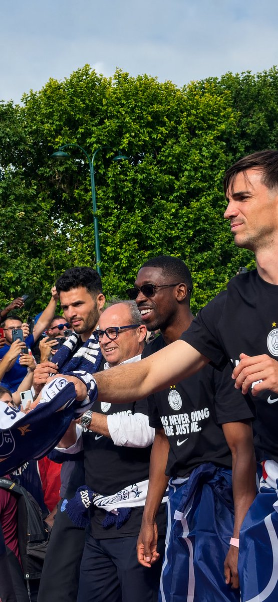 Flyixxx's tweet photo. week end de fou, merci paris ❤️💙 https://t.co/UXNFjtoNYR