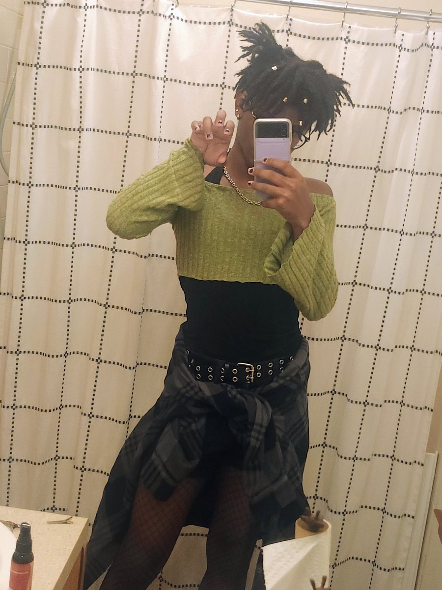 iluvkats72's tweet photo. Intro!!! new to #nsfwtwt 

-18 she/her 🏳️‍⚧️

-sub

-bi

-Mdni

-Soft/hard kinks https://t.co/gs9M5unABp