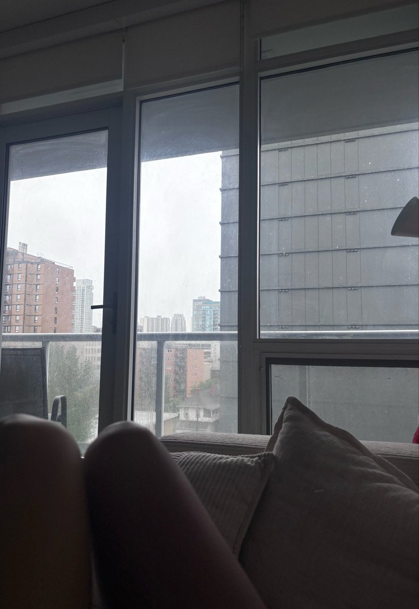 30click's tweet photo. I love the rain https://t.co/BhsoYioLvV