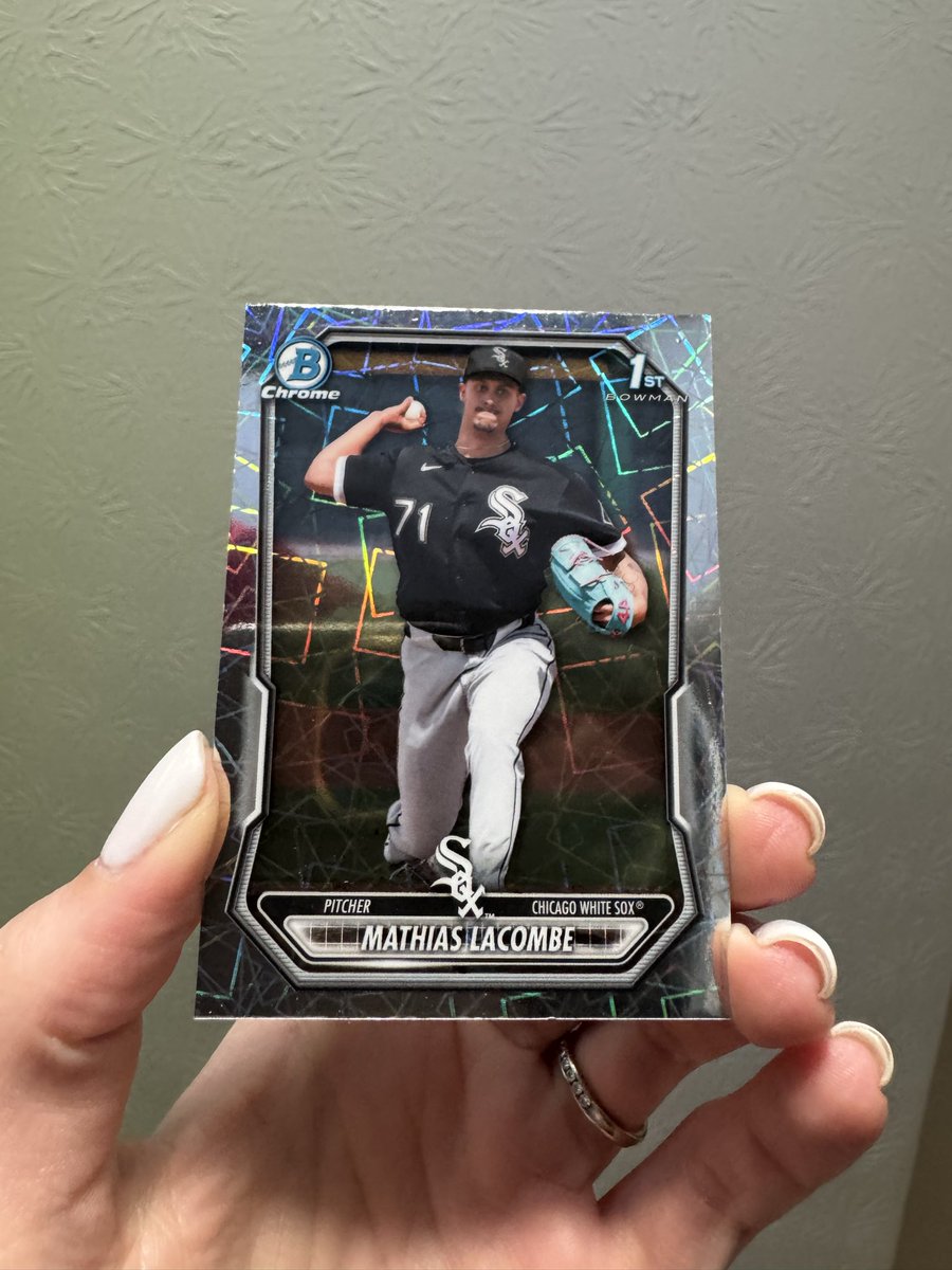 HeatherTalmage's tweet photo. Opened all my Bowman’s 
Excited for my Valdez, stuplified at the going price for the Misiorowski card, and wondering why the Lacombe card has a greyed out back 

Got a few #’d, a handful of parallels and a red rookie. No autos- whomp whomp. https://t.co/XdQayS0x1W