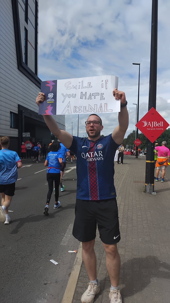 michelleboylan7's tweet photo. 😂😂😂😂 loved this sign from me run today lol https://t.co/RdTafdBhjl