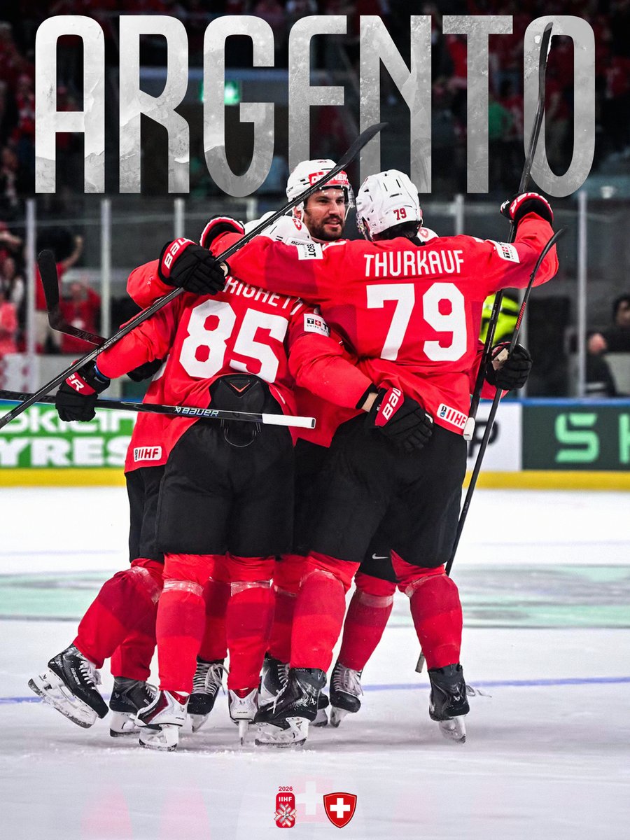 OfficialHCL's tweet photo. Argento mondiale 🇨🇭🥈

Complimenti alla Nazionale svizzera per il grande percorso ai Mondiali.

Un applauso speciale al nostro capitano Calvin Thürkauf, orgoglio bianconero con la maglia rossocrociata.

Grazie ragazzi!! https://t.co/eys7ycVw05