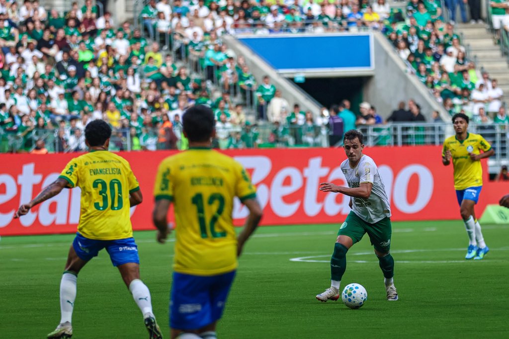mateus_frozza's tweet photo. SÉRIE A: CHAPE PERDE PARA O PALMEIRAS

Foi a última rodada antes da pausa para o Mundial de Seleções

Palmeiras 1x0 Chape 

- Público: 36.543 torcedores 
- Renda: R$ 2.981.296,76

Fotos: Rafael Bresan / Chapecoense https://t.co/7C5t10RmYq