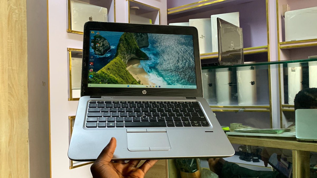 BigKamaldeen's tweet photo. Remoters, this one’s for you 🔥

HP EliteBook 820 G4
• i5 | 8GB RAM | 256GB SSD
• 12.5” | Backlit Keyboard
• Fingerprint, 7th Gen

💰250k (₦5k off in-store!)

📍Saltech Plaza, Railway Station, Ilorin

DM | Call | WhatsApp: 09070566797

Nationwide 🚚

#KhayGadgets #HPEliteBook https://t.co/7TTEME1Q2b