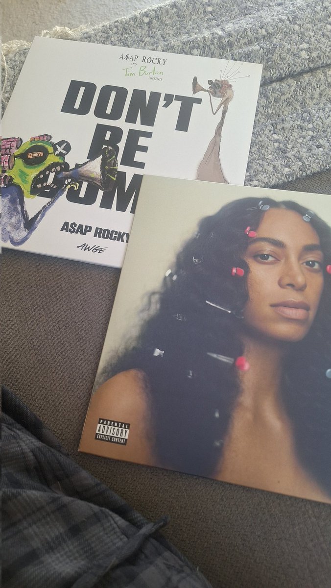 Starbitz_'s tweet photo. i havent been vinyl shopping in a minute https://t.co/0U0NOztnz9
