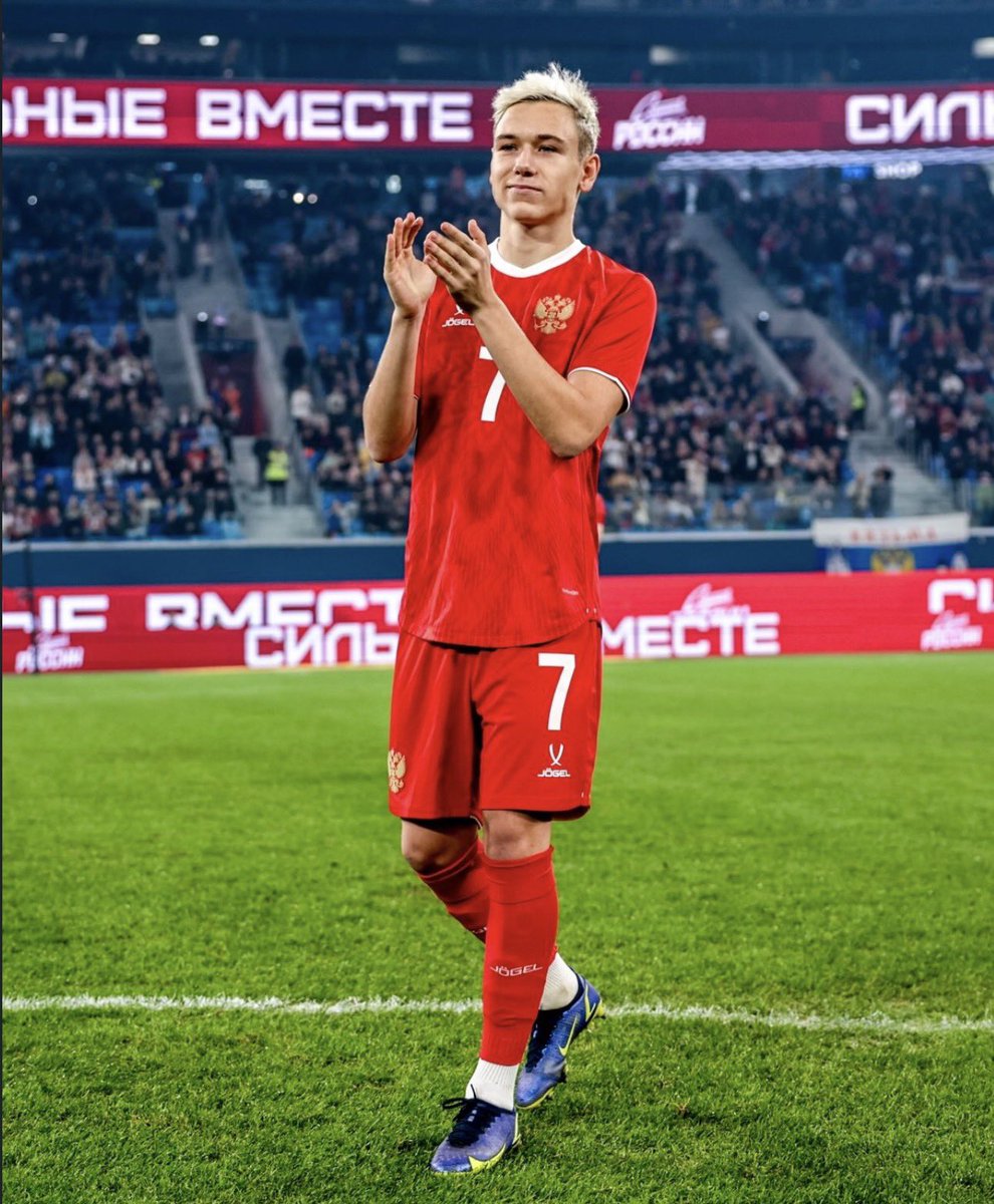 PSG_Report's tweet photo. 🚨🥇| Luis Campos has been monitoring F.C Lokomotiv Moscow’s midfielder Aleksey Batrakov (20) this season. The Russian club expects an offer to arrive from PSG in the coming weeks for the player. @lequipe https://t.co/H3aFXFfSmv