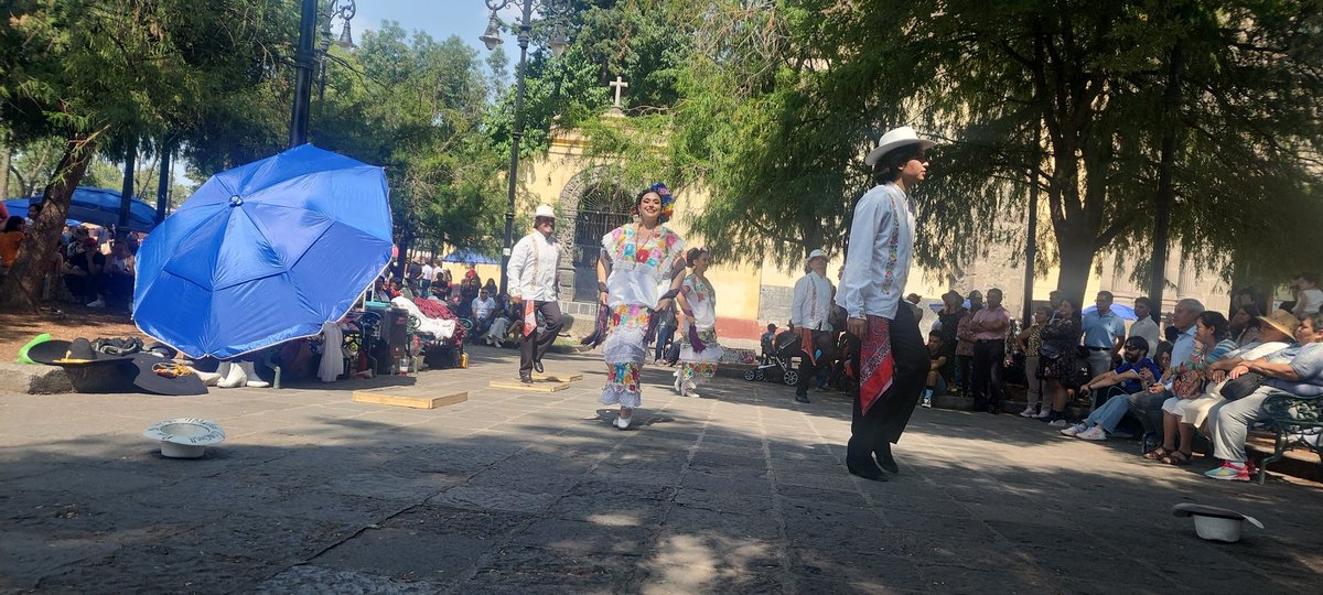 raylo_h's tweet photo. @Alcaldia_Coy Y porque no invitar cada fin de semana a grupos musicales y artisticos, para hacer más llamativo el ambiente ya que reciben miles de visitantes y no sólo por el mundial!
Crear una compañía de bailes regionales y se presente y promueva.
"Les hace falta ver más box" https://t.co/kpwBHtW7oI