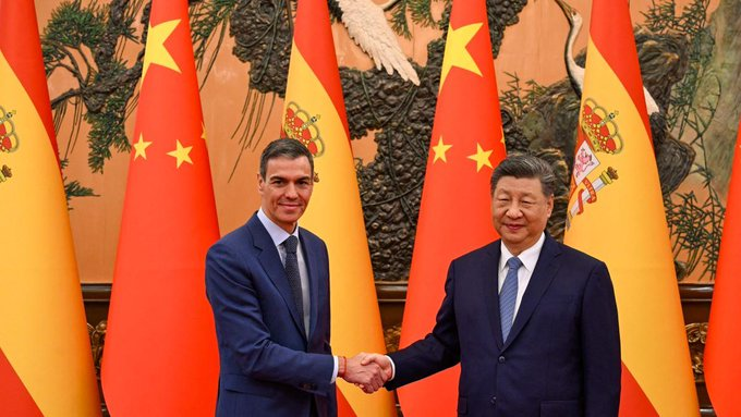 mrspain71's tweet photo. China ofrece al Gobierno de España colaboración en materia de inteligencia ante el ataque orquestado por la derecha internacional contra Sánchez.

La cruzada antiTrump del Gobierno chino pasaría por apoyar la estabilidad de España liderando Europa. https://t.co/QJkcTaazTD