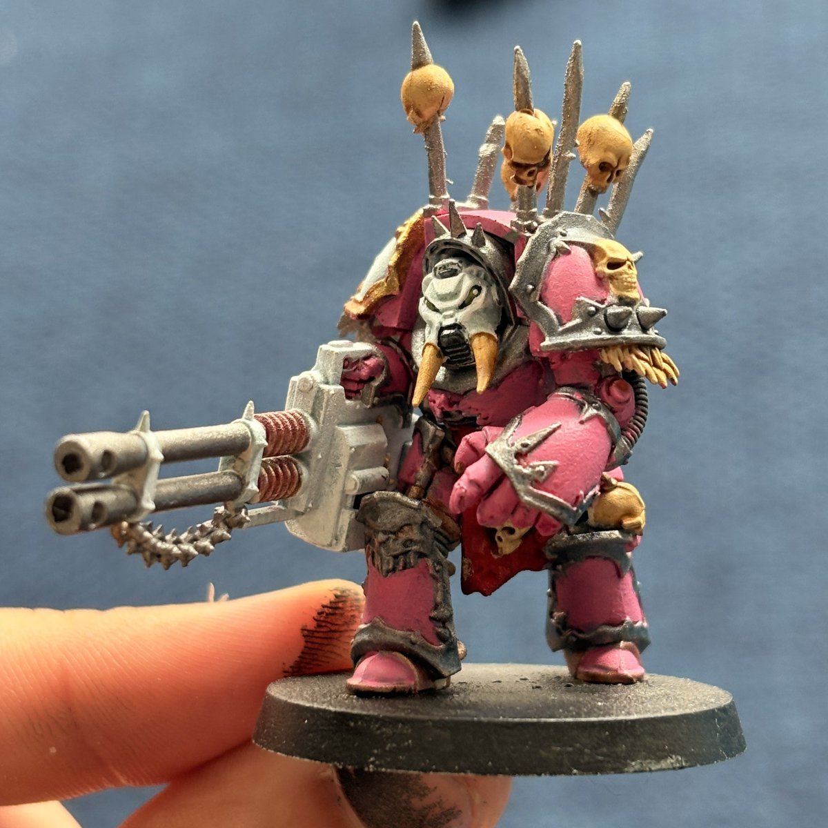 toastybreadarts's tweet photo. Painted up my first Emperor’s Children Terminator for Warhammer 40K https://t.co/nLQ9xlkBQj