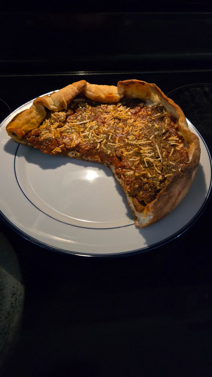 FvFot's tweet photo. @thebbvegan Chicago style vegan pizza at home

Dough
Daiya
Tofu
Sauce

Perfection https://t.co/D5u1nzz787