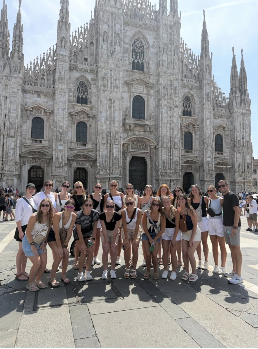 SMSUVolleyball's tweet photo. 📍Milan, Italy https://t.co/wlQhJ9Ozh0