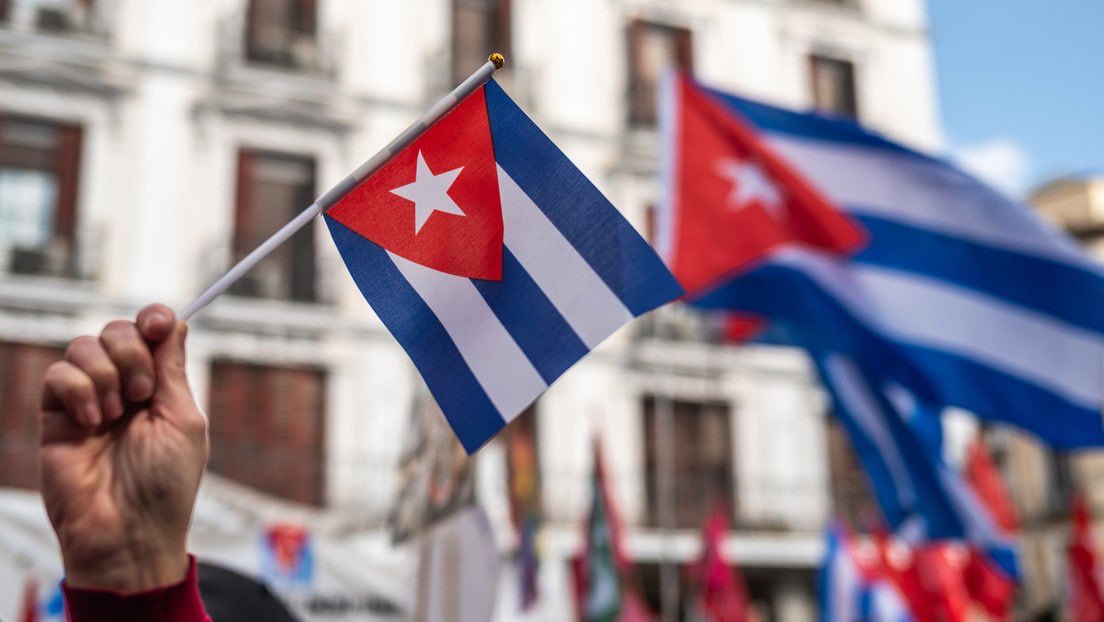 LiaVeronas's tweet photo. La resistencia de Cuba no es un capítulo de historia; es una realidad que se escribe cada día con dignidad, sacrificio y esperanza. 🇨🇺✊

Si crees que un pueblo unido puede superar cualquier desafío, deja tu ❤️ y comparte.

#TumbaElBloqueo
#LaPatriaSeDefiende https://t.co/FbdD109BWD