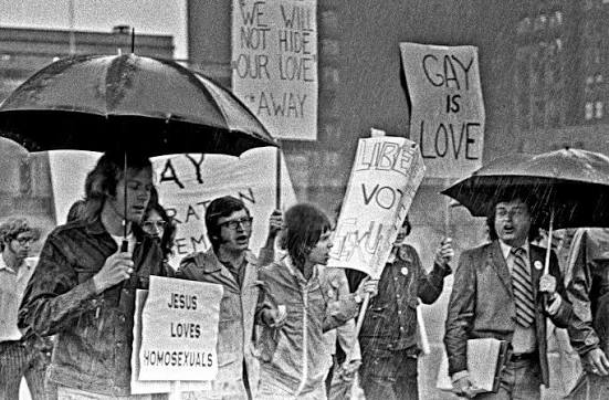 hadamali20's tweet photo. شهر الفخر (Pride Month) 🏳️‍🌈

يُقام في يونيو من كل عام لإحياء ذكرى أحداث ستونوول عام 1969 في نيويورك، عندما واجه أفراد من مجتمع المثليين حملات المداهمة والاعتقالات المتكررة التي كانوا يتعرضون لها
وهذه الاحتجاجات 
 تحولت لاحقاً إلى نقطة مفصلية في تاريخ المطالبة بالحقوق المدنية لهم https://t.co/fiRp9wGFsf