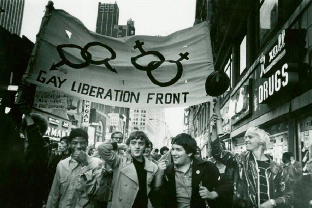 hadamali20's tweet photo. شهر الفخر (Pride Month) 🏳️‍🌈

يُقام في يونيو من كل عام لإحياء ذكرى أحداث ستونوول عام 1969 في نيويورك، عندما واجه أفراد من مجتمع المثليين حملات المداهمة والاعتقالات المتكررة التي كانوا يتعرضون لها
وهذه الاحتجاجات 
 تحولت لاحقاً إلى نقطة مفصلية في تاريخ المطالبة بالحقوق المدنية لهم https://t.co/fiRp9wGFsf