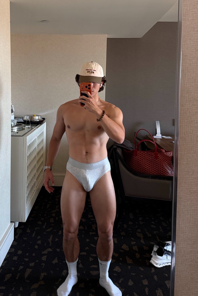 ATm7r0gh's tweet photo. Thank you @SKIMS never realized I’d look like this wearing briefs https://t.co/BkSb0TvugZ