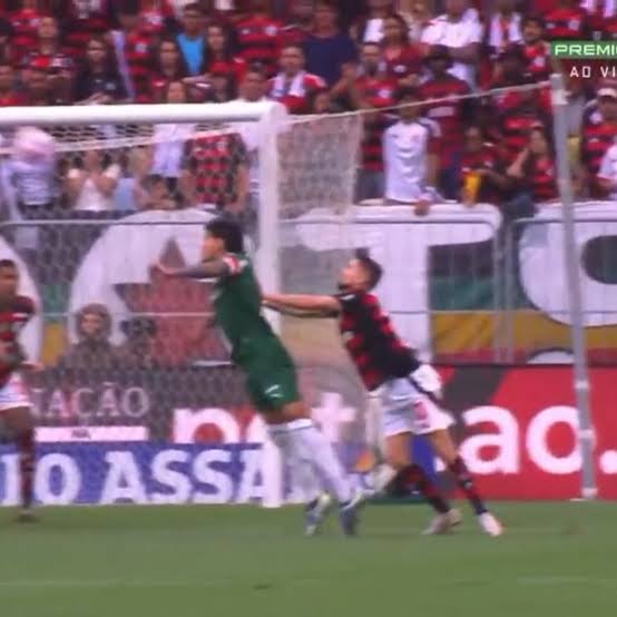 Devonzor's tweet photo. @fabriciogrilo Quando aconteceu isso aqui ningurm chorou né. Quero que todos vão pra puta que pariu https://t.co/8i4AQpclct