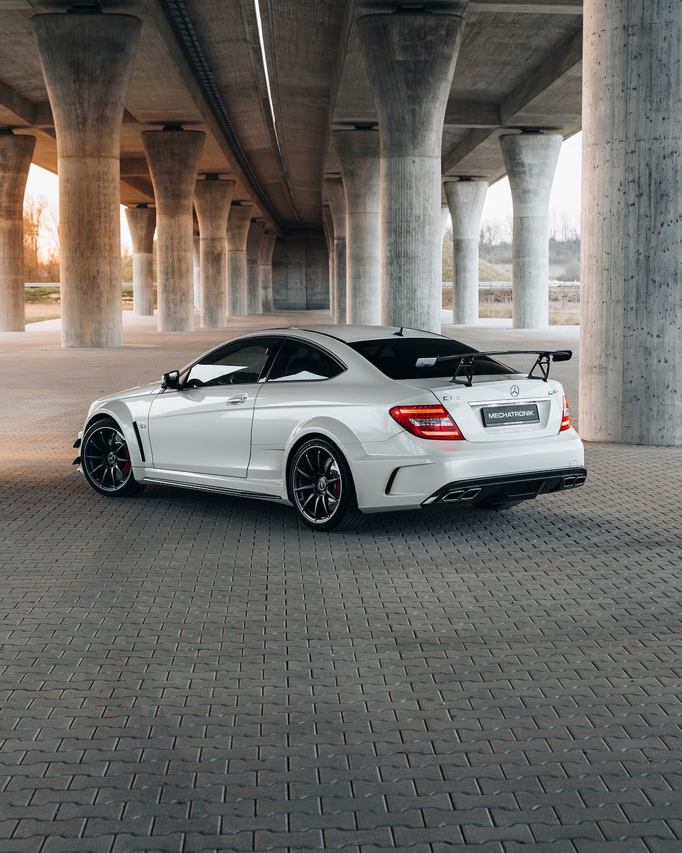 ApexDistrictX's tweet photo. C63 AMG Black Series https://t.co/YEMn9uQiUZ