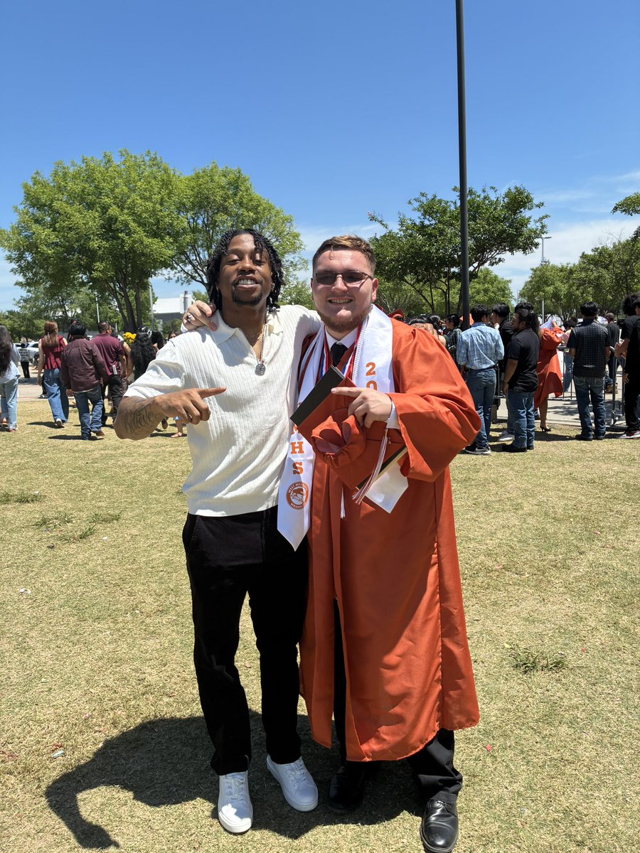 07Jason_'s tweet photo. Graduation 2026! 

Beyond Grateful for all of it! West Mesquite thank you. West side Forever! 🧡🖤 #JungleWest 🌴#WestSide https://t.co/fDoaKB5e8k