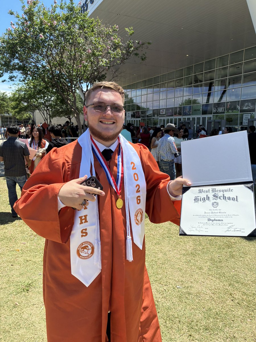 07Jason_'s tweet photo. Graduation 2026! 

Beyond Grateful for all of it! West Mesquite thank you. West side Forever! 🧡🖤 #JungleWest 🌴#WestSide https://t.co/fDoaKB5e8k