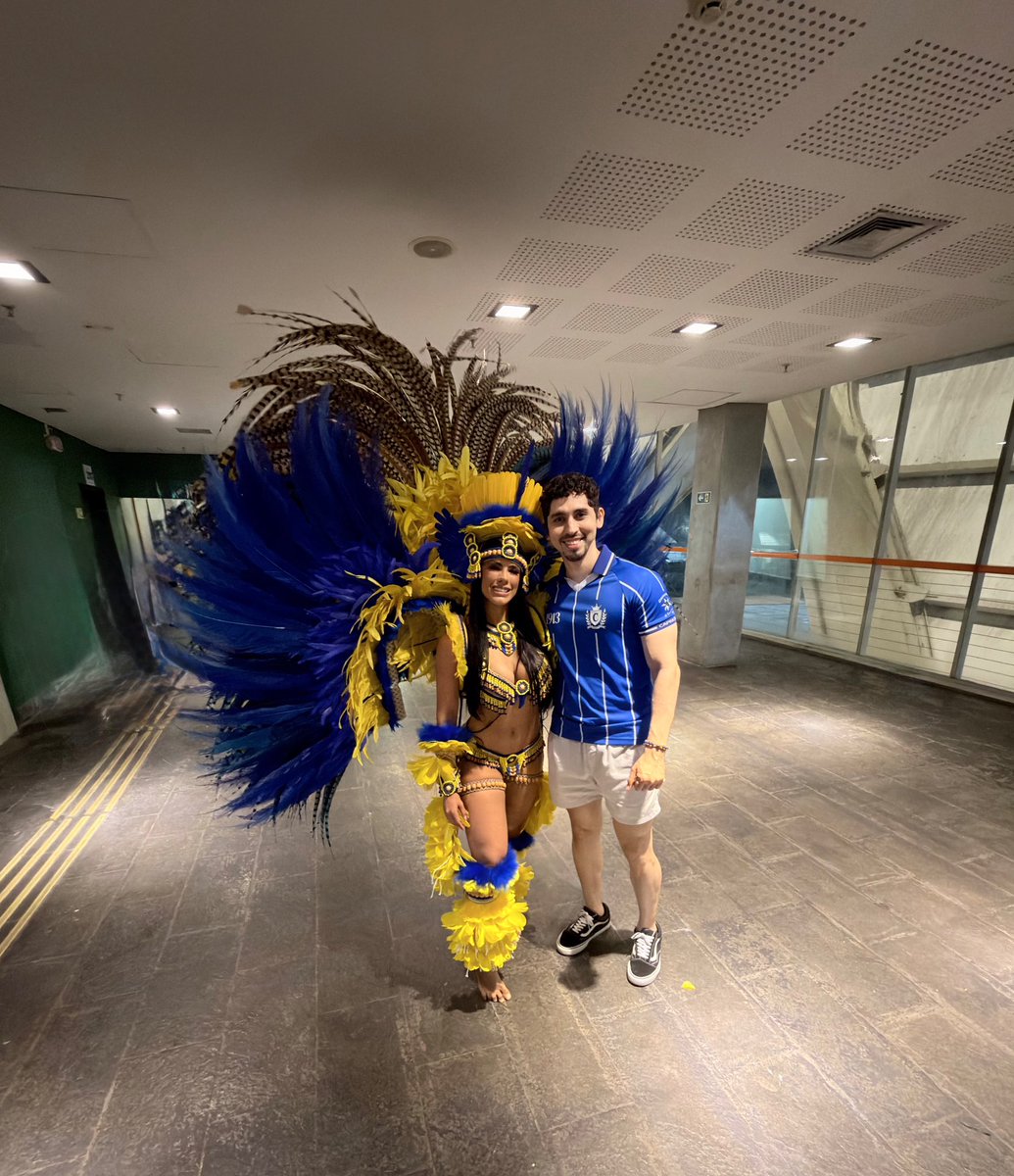 fb_brandao7's tweet photo. a beleza dessa mulher é inacreditável. A Deusa e o Estandarte!  @MarcelaMarialva https://t.co/2i2GJTlWUo