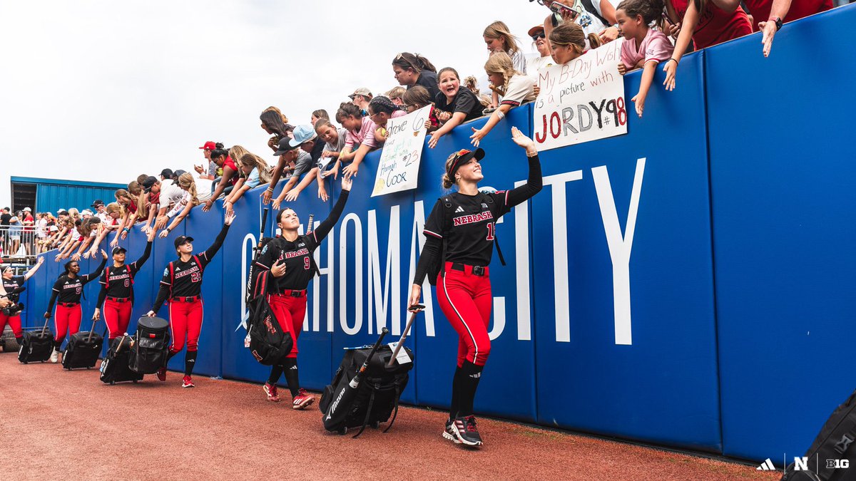 Sydney_Supple's tweet photo. A program that moved mountains this season. 

@HuskerSoftball broke records on the field, sold out stadiums on the road, set new attendance records in their home stadium and turned Nebraska into a softball state. 

They did it while competing at the highest level and signing every last autograph for future players. 

@RhondaRevelle and this team will go down remembered as 2x Big Ten champs and even better human beings.