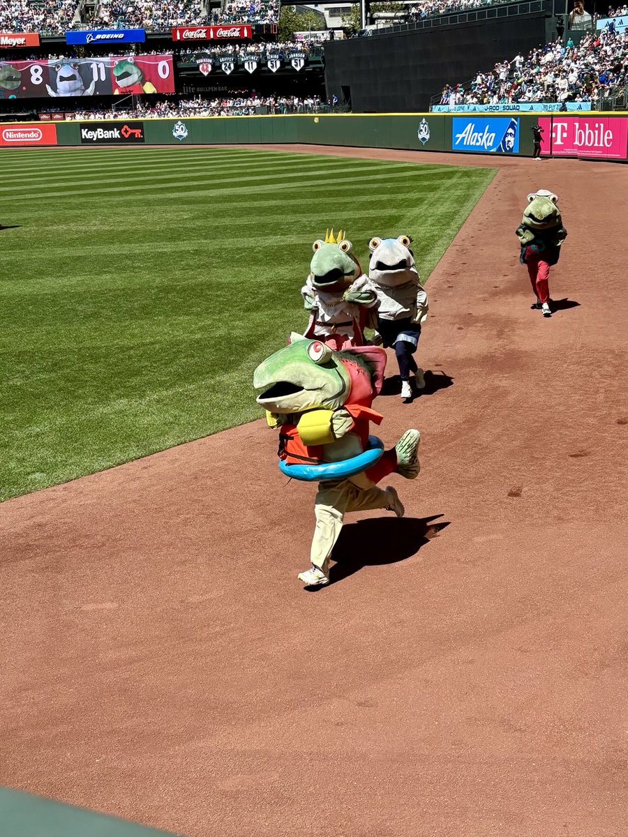 marinersfan's tweet photo. I heart you ⁦@HumpyTheSalmon⁩ https://t.co/Dhk0OHO2F9