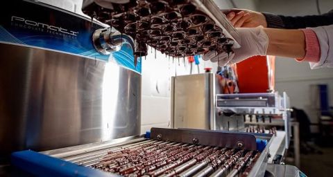 fm_display's tweet photo. Growing production doesn't have to mean sacrificing quality.

Pomati helps chocolatiers improve consistency, efficiency, and throughput with precision tempering, depositing, and melting technology.

📧 info@fmdisplayconcepts.com

#Pomati #ChocolateProduction #FoodManufacturing https://t.co/BJOaZja8Uj