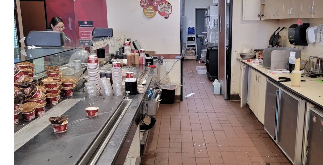 dmbrea's tweet photo. @ColdStone place on 28 dr Phoenix, is disgusting &amp; should be shut down. No o e wears hair nets or gloves, bathrooms have no signs on door, no paper towels, no seat liners, no handwashing soap, place stinks &amp; dirty. Awful place https://t.co/dYGKcQy3rp