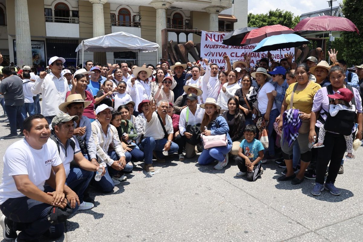 ivanhernandezdi's tweet photo. A dos años de camino, nos dimos cita en el zócalo de #Chilpancingo para presenciar el Segundo Informe de nuestra presidenta @Claudiashein. ✅🇲🇽
 
#ClaudiaDaResultados https://t.co/IPMY4uTOzf