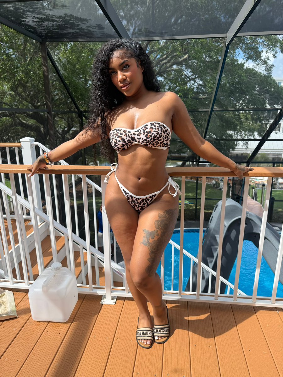 THECARLIREDD's tweet photo. Smack that 🍑 until is cheetah print😅 https://t.co/Lpq00hQNTe