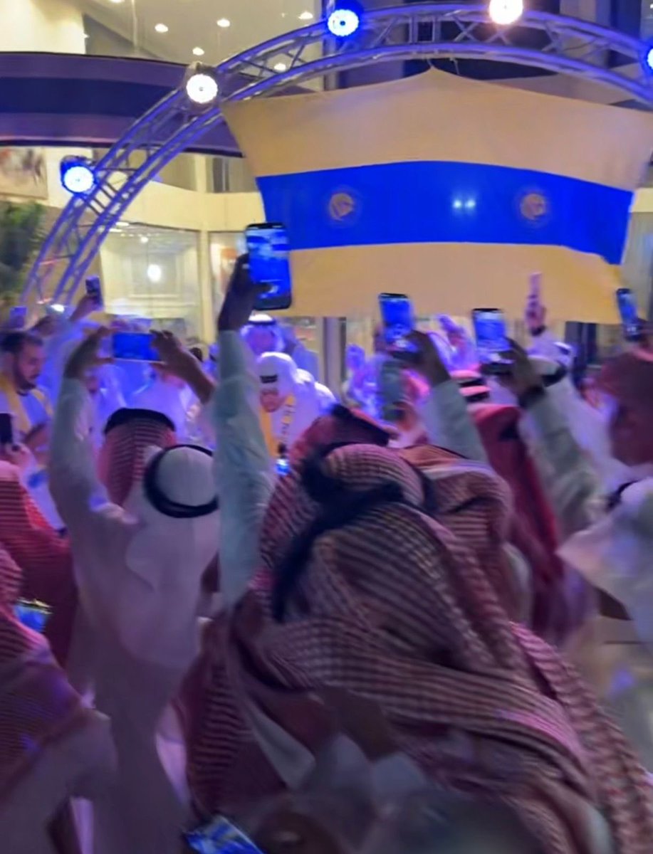 eissa968's tweet photo. صور من إحتفال جمهور #النصر في #حائل 
اليوم 
#العالمي 
محدثكم موجود في الصورة 😁 https://t.co/2FFEoOHjkq