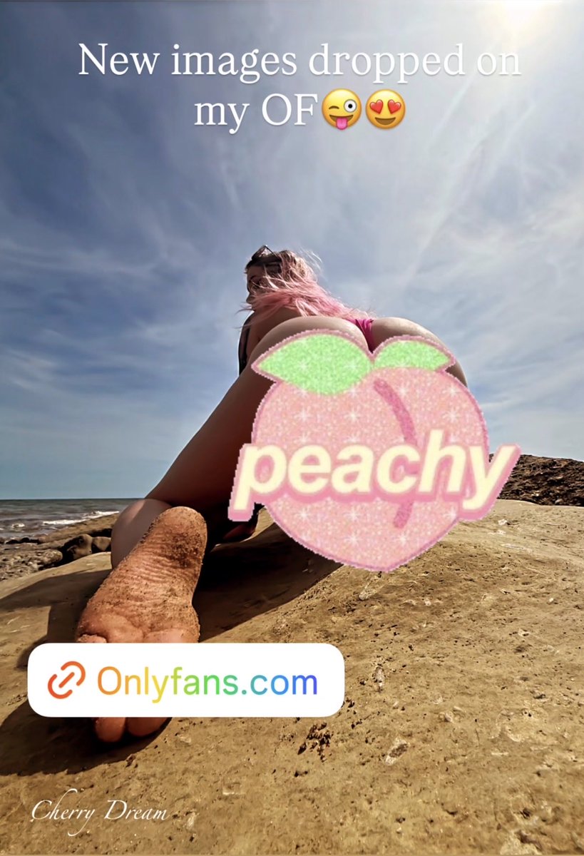 CherryDreamPro's tweet photo. Wanna see my little trip to the beach?! 

Sub to my OF now!😍😜🌊🐚🏖️

https://t.co/kkmdFPXBpl https://t.co/H7yRdKfdTI