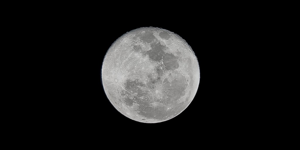 hajaralls's tweet photo. tonight‘s moon is “once in a blue moon” https://t.co/piAMW9tK4j