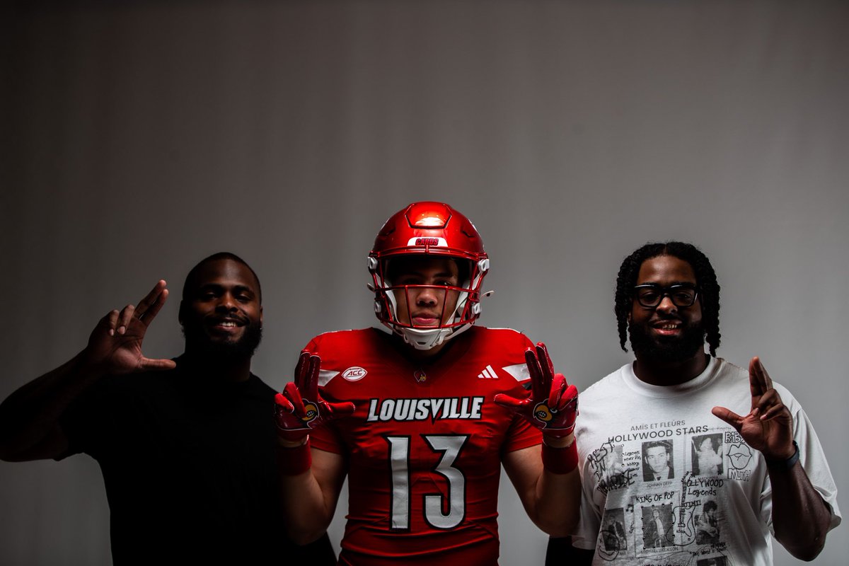 MunirL13's tweet photo. Love my New Home! #GoCards 

@vincemarrow @MarkIvey90 @JeffBrohm @TopTierUofL @UofLRecruiting1 https://t.co/jgCUCh79wm