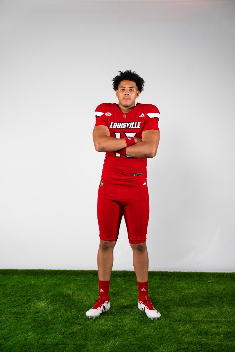 MunirL13's tweet photo. Love my New Home! #GoCards 

@vincemarrow @MarkIvey90 @JeffBrohm @TopTierUofL @UofLRecruiting1 https://t.co/jgCUCh79wm