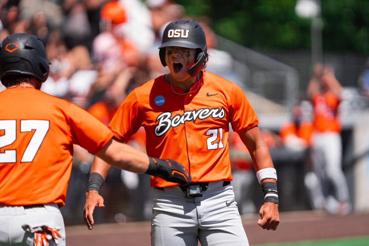 BeaverBaseball's tweet photo. Great start in Eugene 💨

Beavs lead 7-0 after a four-run third! #GoBeavs https://t.co/4PUHNVENyD