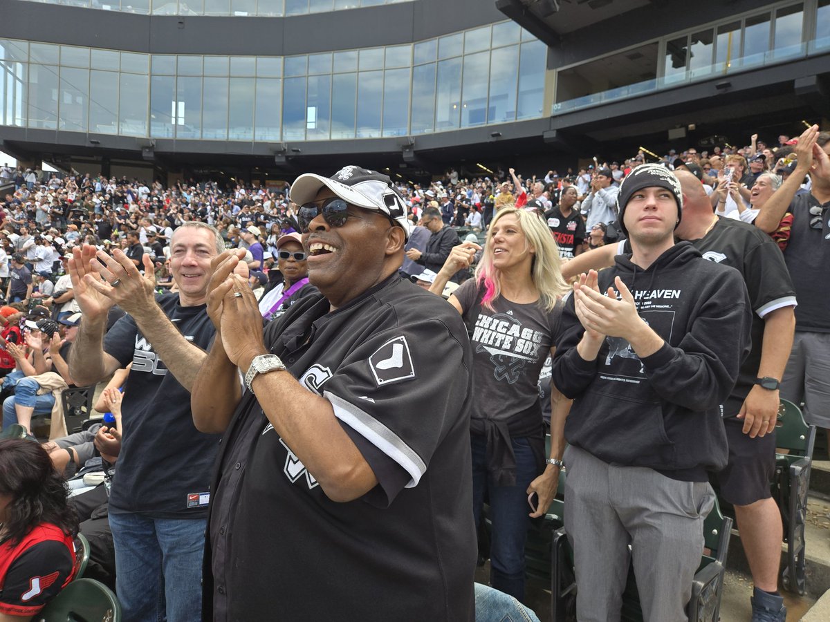 IllinoisAFP's tweet photo. Another awesome Home Runs for Healthy Families game with @bankhealthy and Sox Win 2-1. https://t.co/glWrbSOr3e