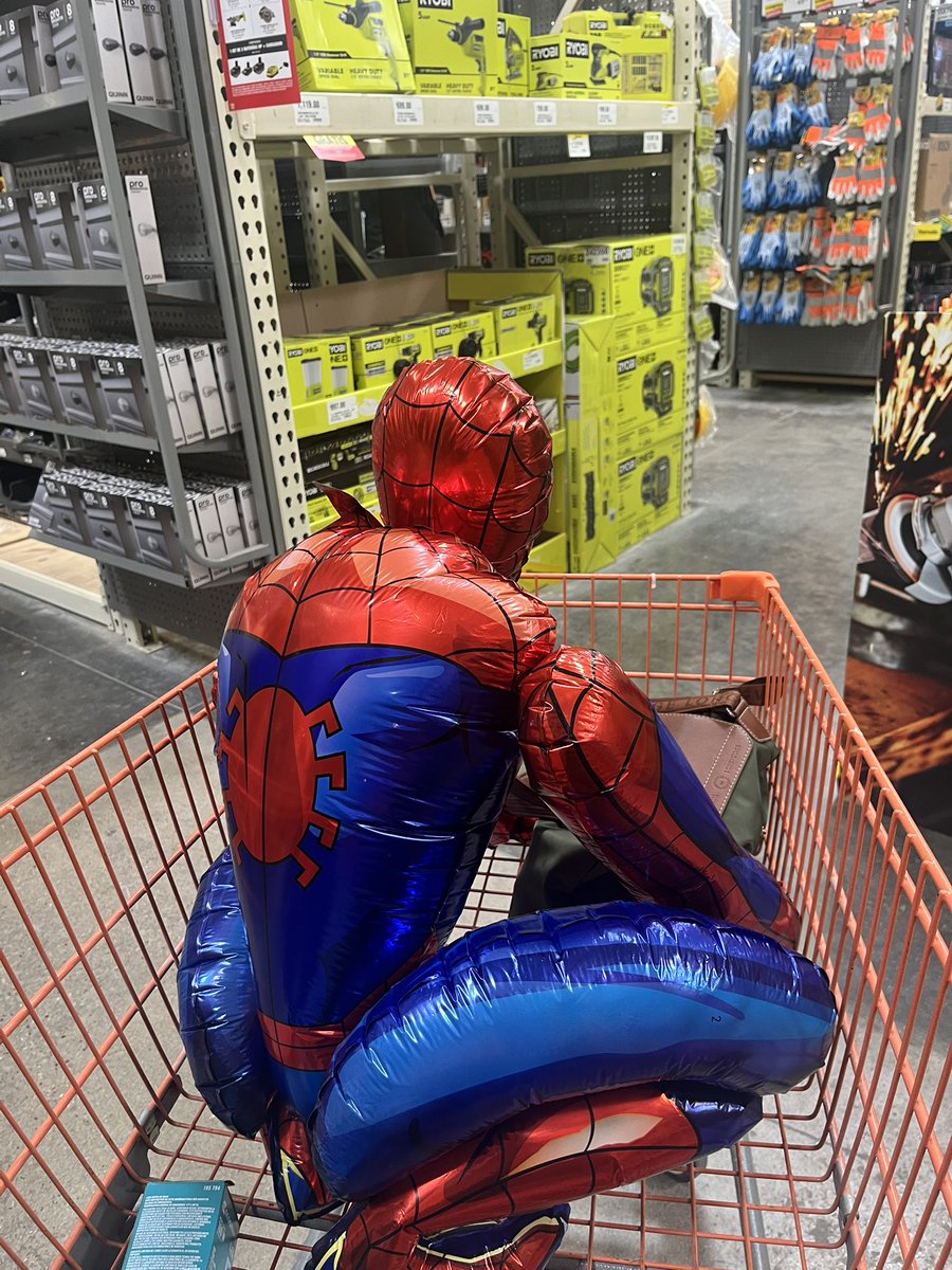 dafrent's tweet photo. Ser mamá de un niño es pasear a Spiderman por todo Home Depot un domingo por la tarde https://t.co/TV6CJmwmdJ