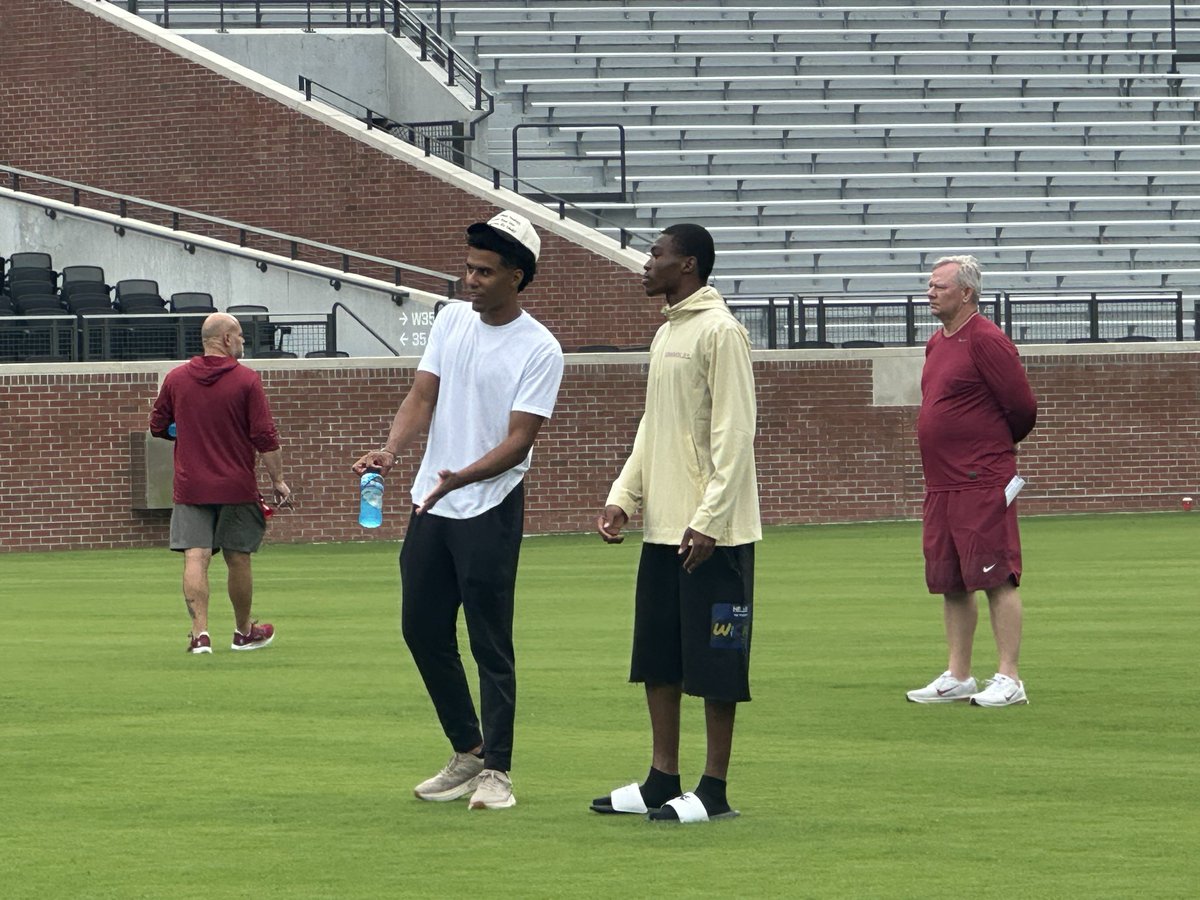 BSonnone's tweet photo. Jordan Travis chatting it up with Malachi Marshall inside of Doak https://t.co/WlFwWgxOUh