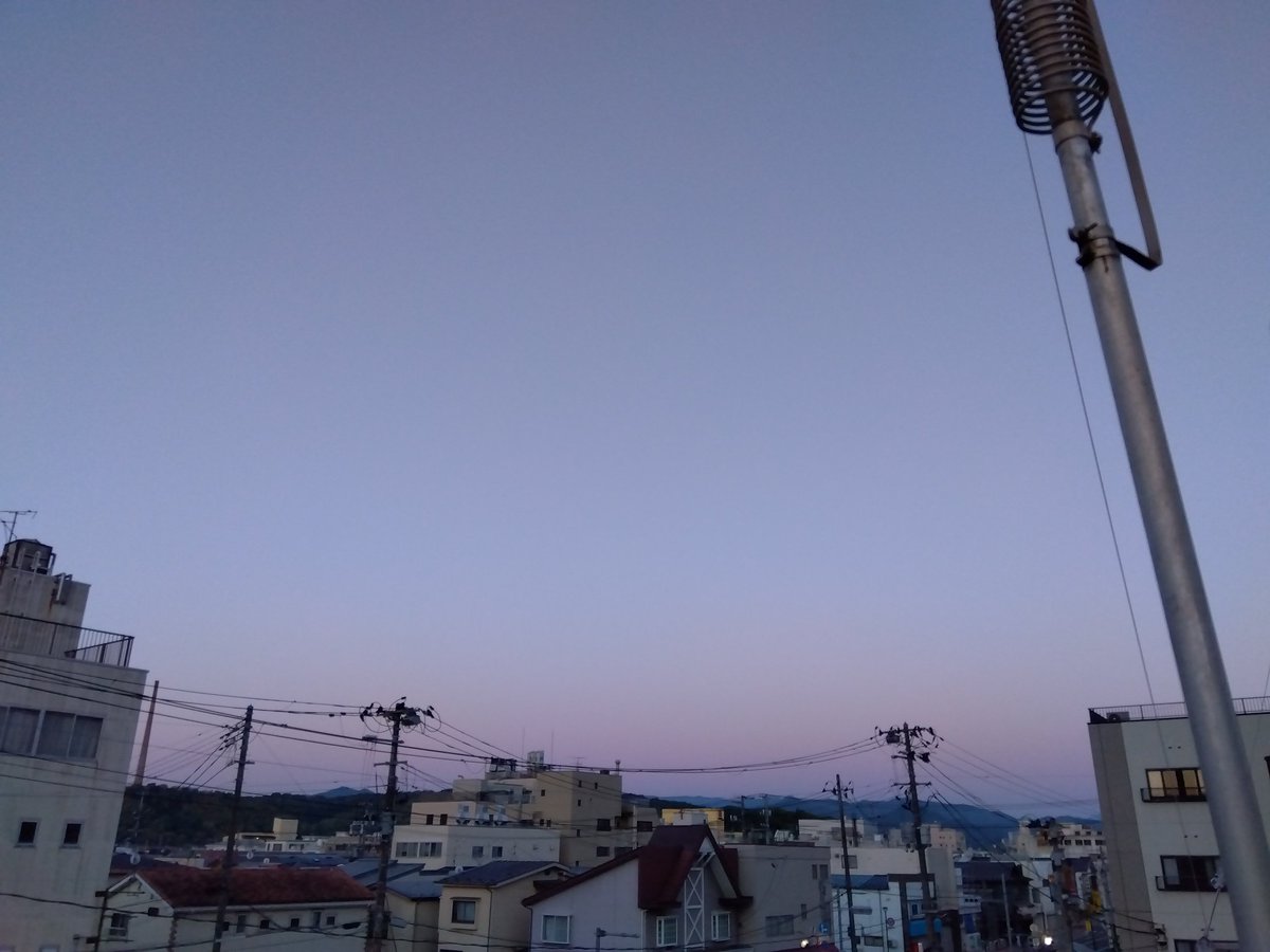 ji7sel's tweet photo. 2時間睡眠で早朝４時から18MHzの調整。涼しくて気持いいです。 https://t.co/CdcLZxJlcU