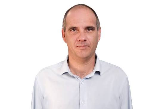 MorTony13's tweet photo. O idiota útil do PZP que recebe 4.000€ como deputado na Assembleia da República e leva 900€ para casa, o resto entrega ao partido.

Que ganda URSO !! https://t.co/oP43HoYsiW