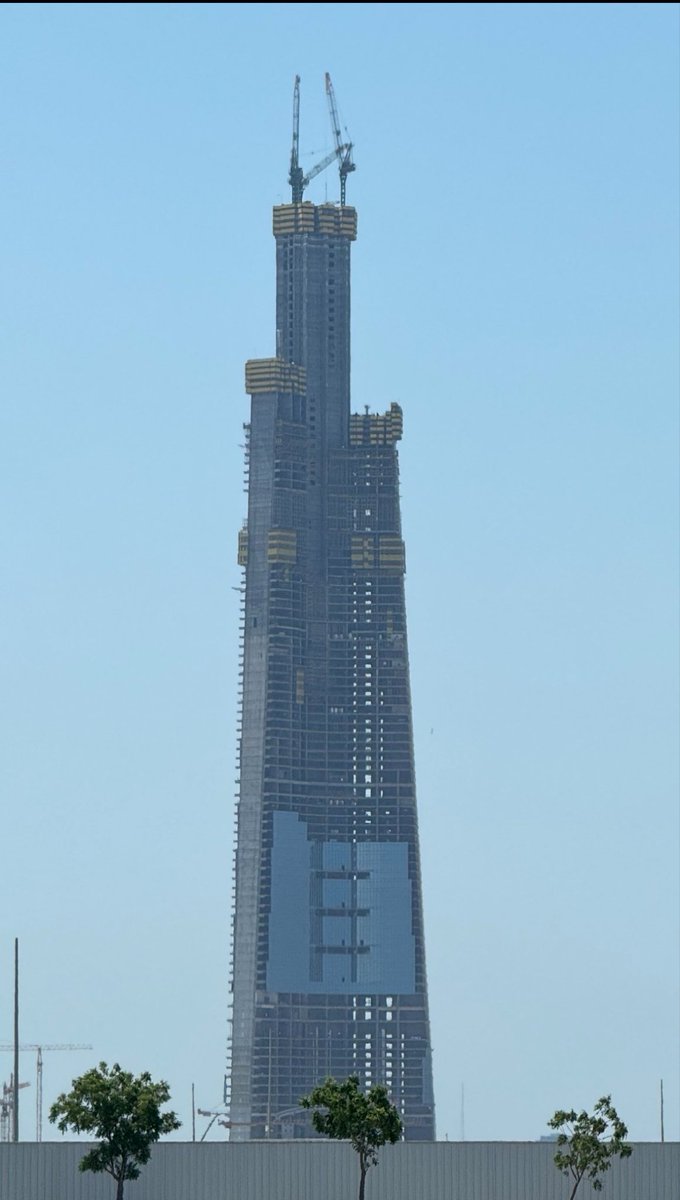 Jeddah_Project's tweet photo. 🟠برج جدة أول مشروع برج عملاق بالعالم يُتابَع بناؤه لحظة بلحظة على مستوى العالم. فبعكس برج خليفة الذي شُيّد قبل انفجار عصر السوشيال ميديا، يُوثَّق بناء برج جدة اليوم أمام ملايين المتابعين، ليصنع التاريخ ليس بارتفاعه فقط، بل بكيفية مشاهدة العالم له

Go ahead https://t.co/UeCgI6Abg9
