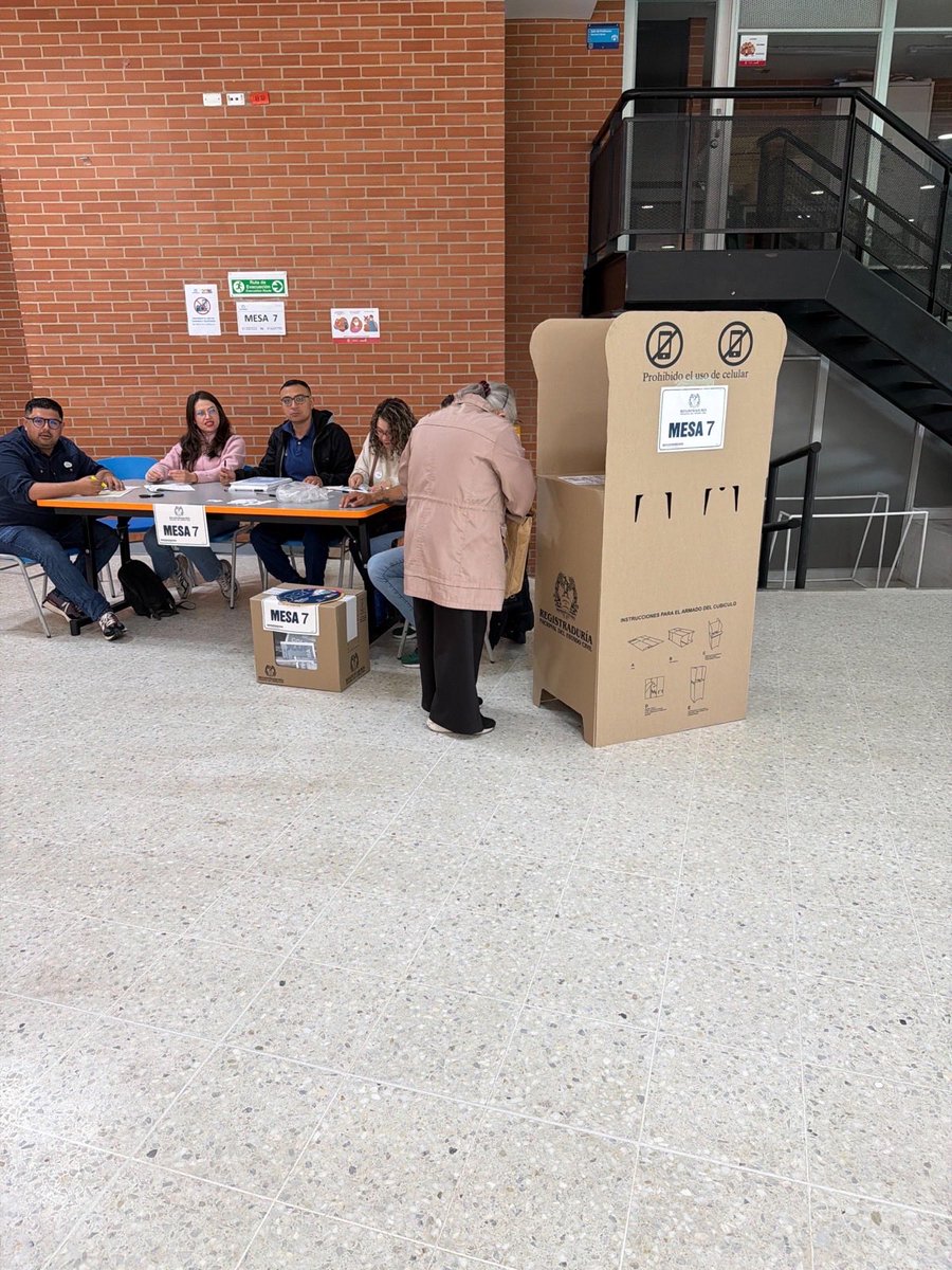 globalexchange's tweet photo. The polls have closed in Colombia. The vote count is now underway. Global Exchange is on the ground as part of election observations. 

#Colombiaelections2026 https://t.co/JNkw3b9nkG