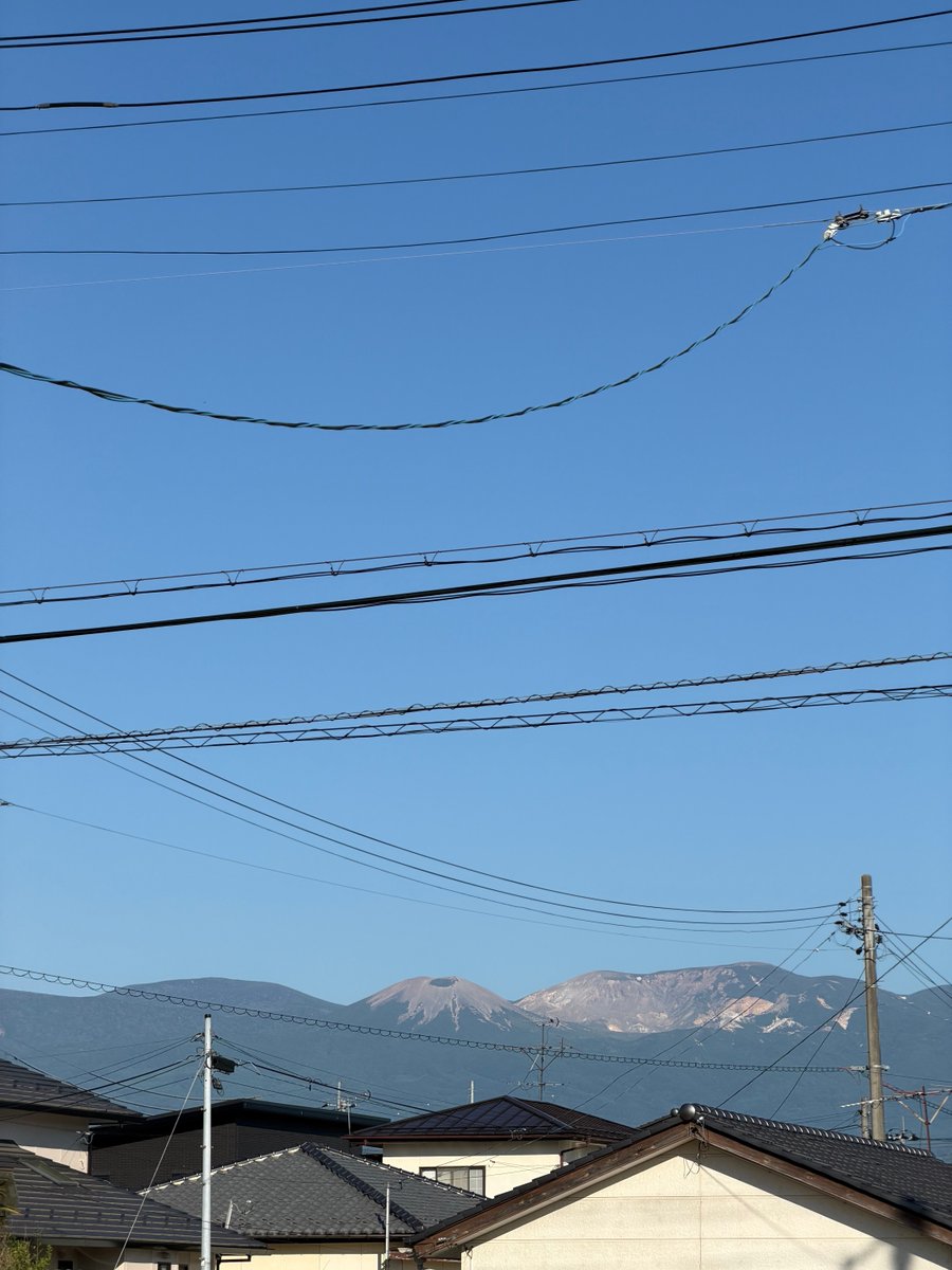 Standingby555's tweet photo. おはようございます
今朝の吾妻小富士です

予想最高気温35℃🥵
6月、初っ端から容赦ない https://t.co/4fYliwbhmr